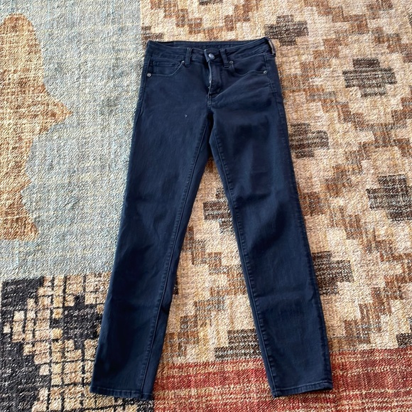 AE SKINNY like new soft stretchy Jeans 6R - Picture 1 of 7